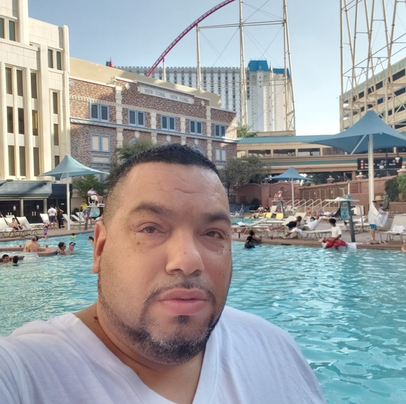 Meet your Posher, Luis - Picture 1 of 1